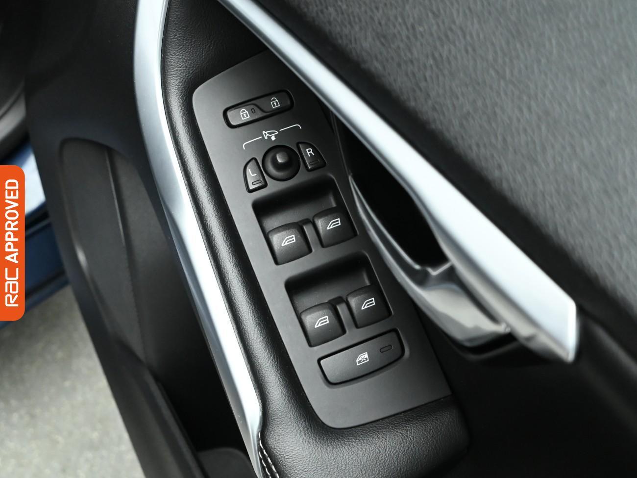 Used Volvo V40 2015 for sale - 76723891: Photo 19