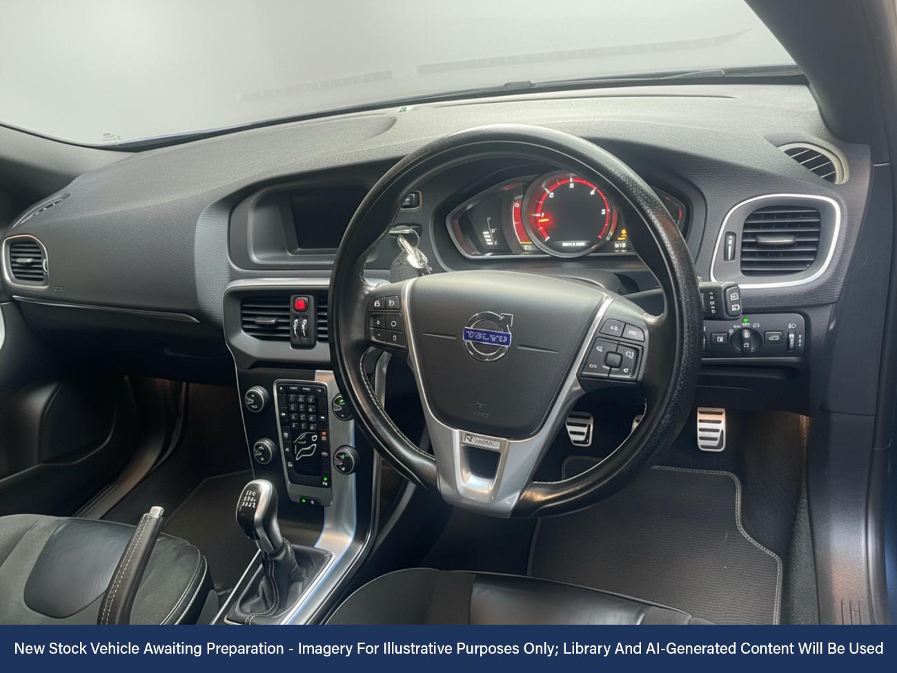 Used Volvo V40 2015 for sale - 76723891: Photo 4