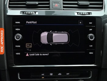 Used Volkswagen Golf 2017 for sale - 78345623: Photo