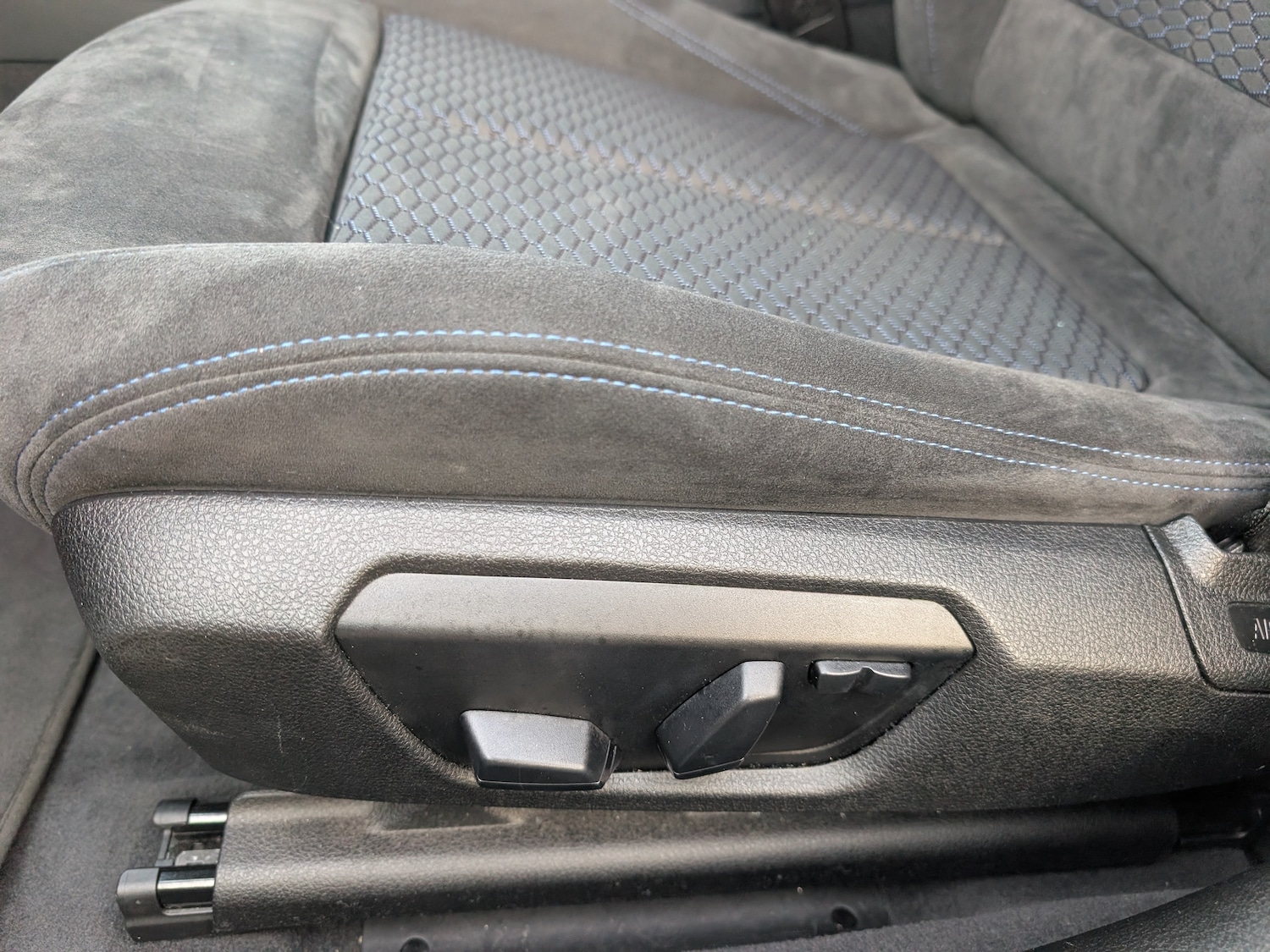 Used BMW 3 Series 2025 for sale - 77125240: Photo 47