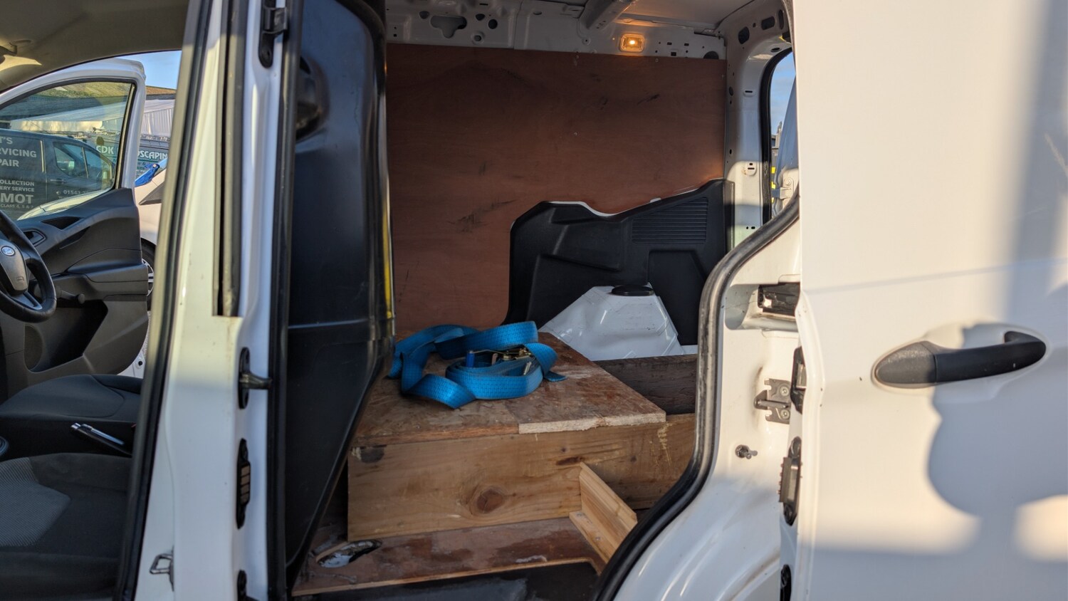 Used Ford Transit Courier 2017 for sale - 77516526: Photo 6