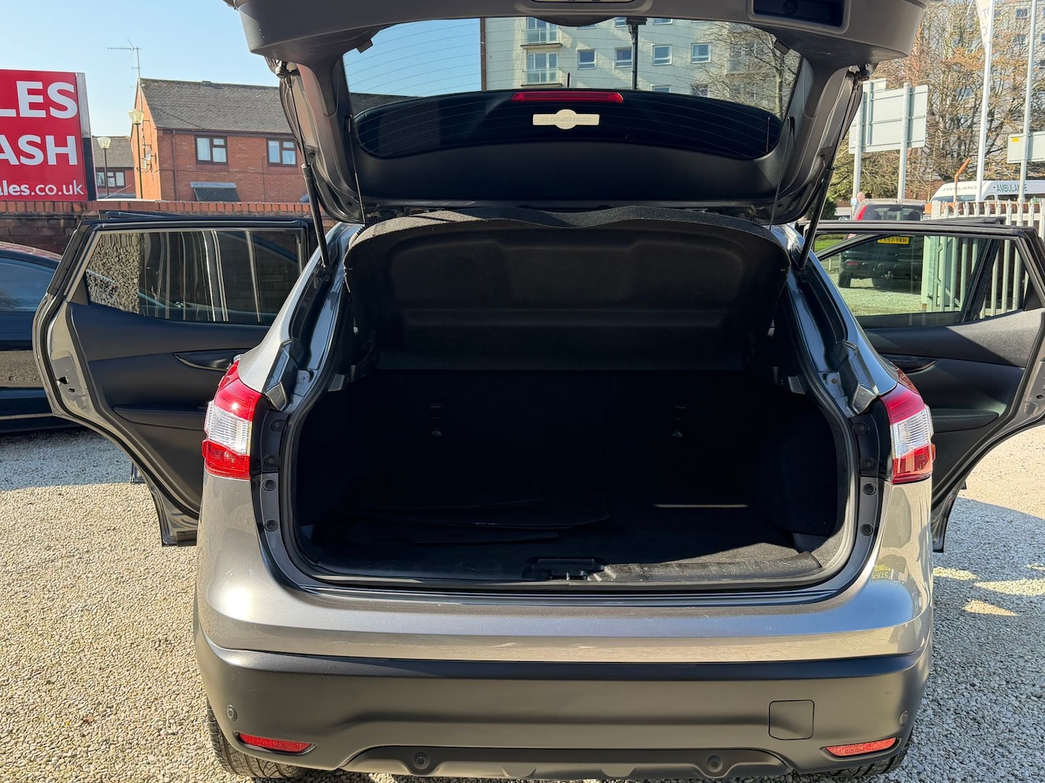 Used Nissan Qashqai 2015 for sale - 77755898: Photo 15