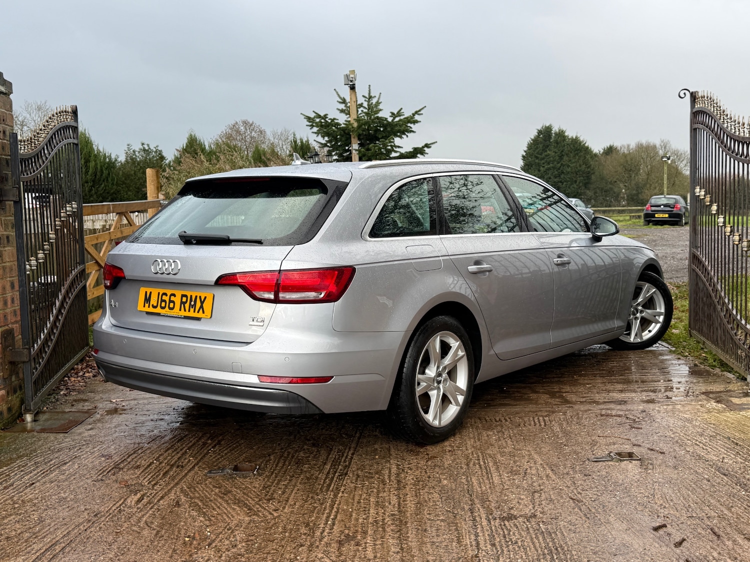 Used Audi A4 2016 for sale - 76682404: Photo 4