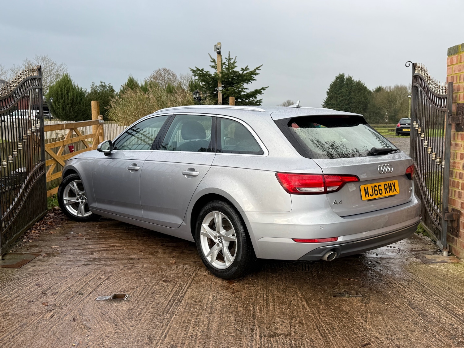 Used Audi A4 2016 for sale - 76682404: Photo 5