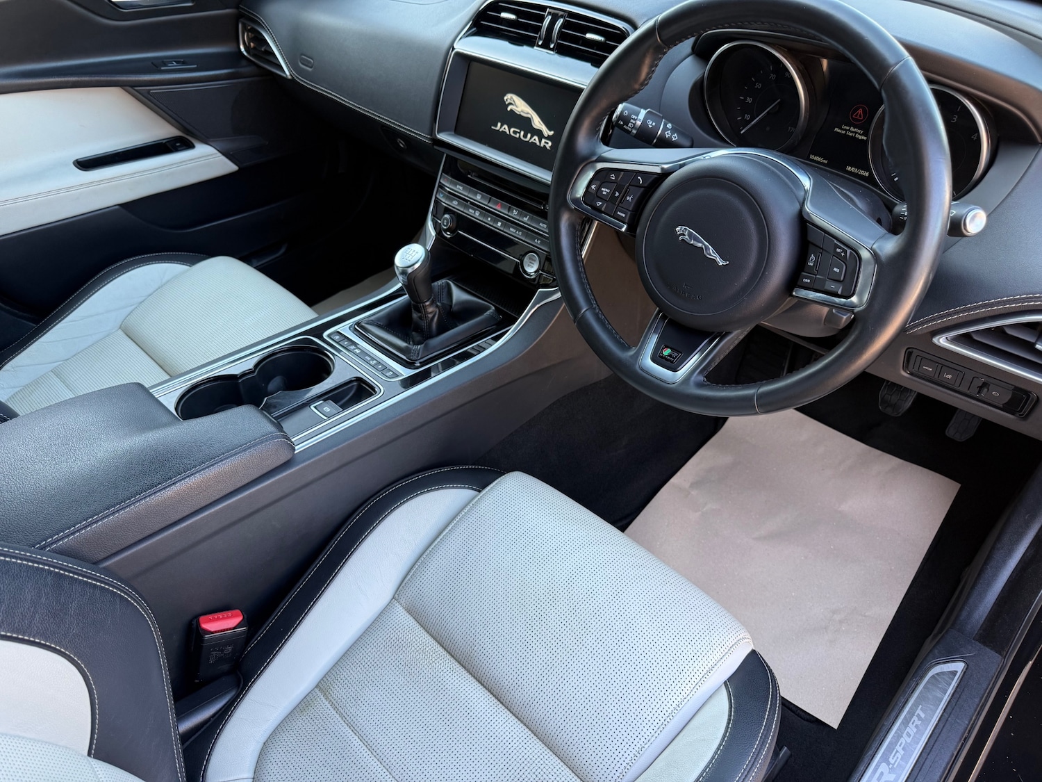 Used Jaguar XE 2016 for sale - 77945251: Photo 12