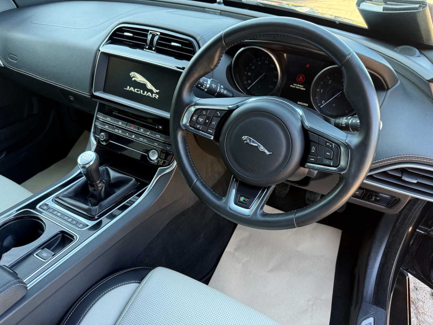 Used Jaguar XE 2016 for sale - 77945251: Photo 13