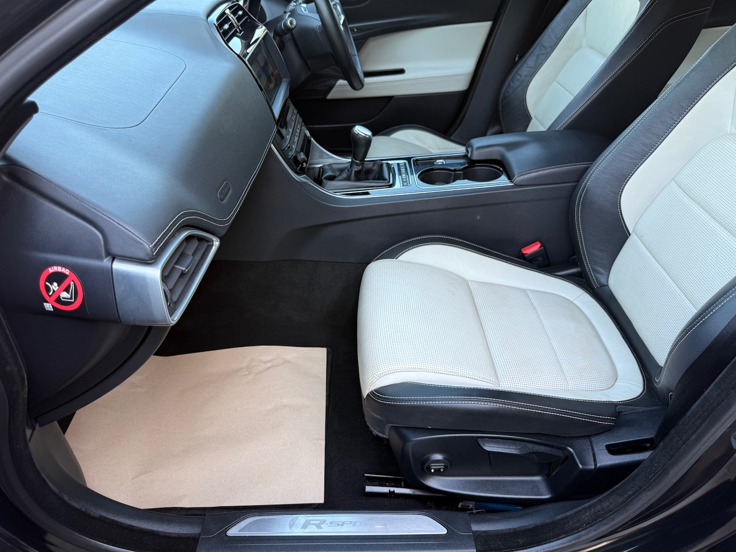 Used Jaguar XE 2016 for sale - 77945251: Photo 17