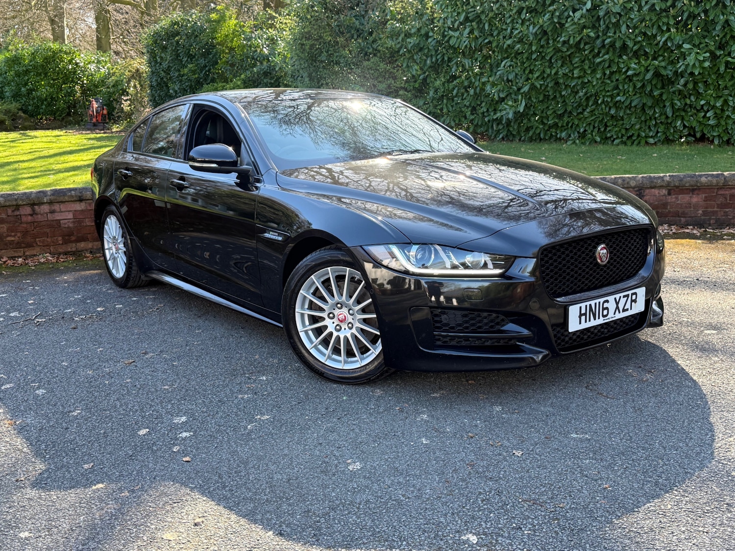 Used Jaguar XE 2016 for sale - 77945251: Photo 2