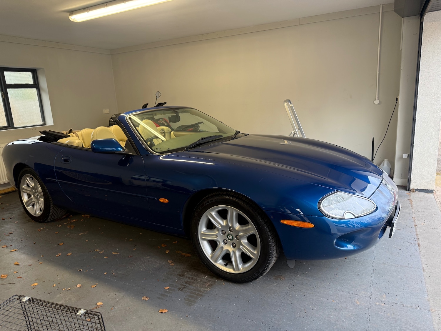 Used Jaguar XK8 1997 for sale - 78112653: Photo 16