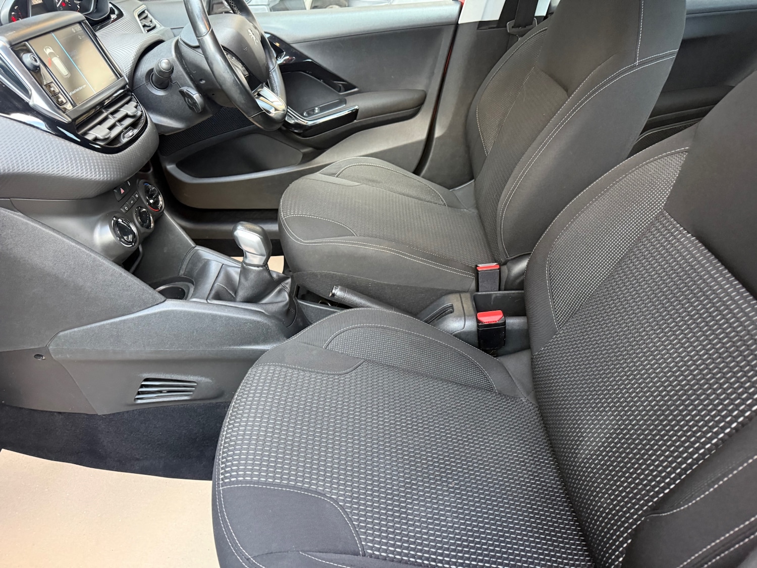 Used Peugeot 208 2017 for sale - 77833380: Photo 13