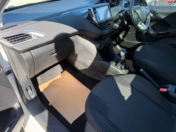 Used Peugeot 208 2016 for sale - 76037159: Photo 11