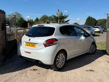 Used Peugeot 208 2016 for sale - 76037159: Photo 4