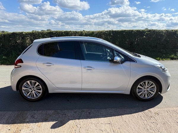 Used Peugeot 208 2016 for sale - 76037159: Photo 6