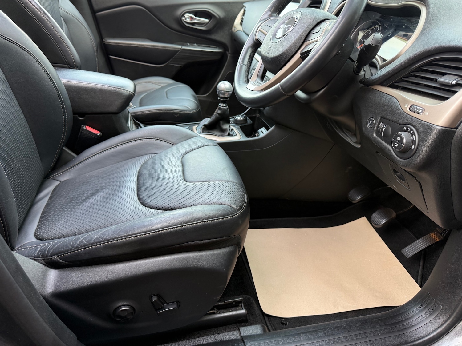 Used Jeep Cherokee 2015 for sale - 77950743: Photo 14