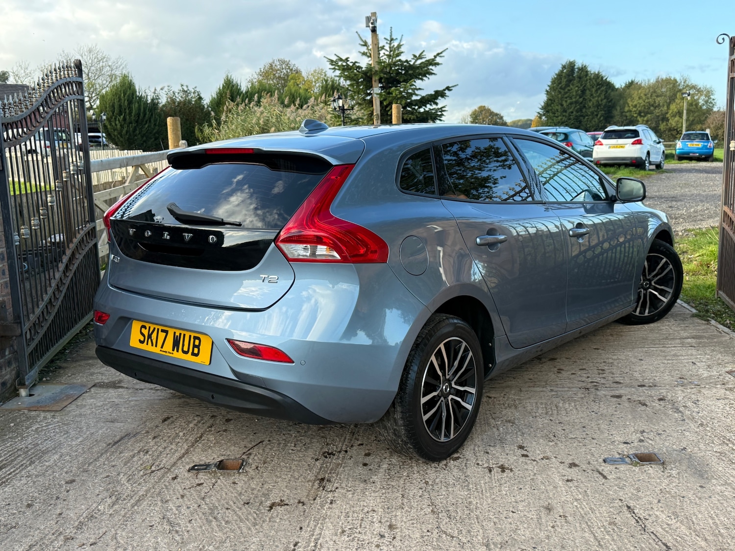 Used Volvo V40 2017 for sale - 76401892: Photo 3