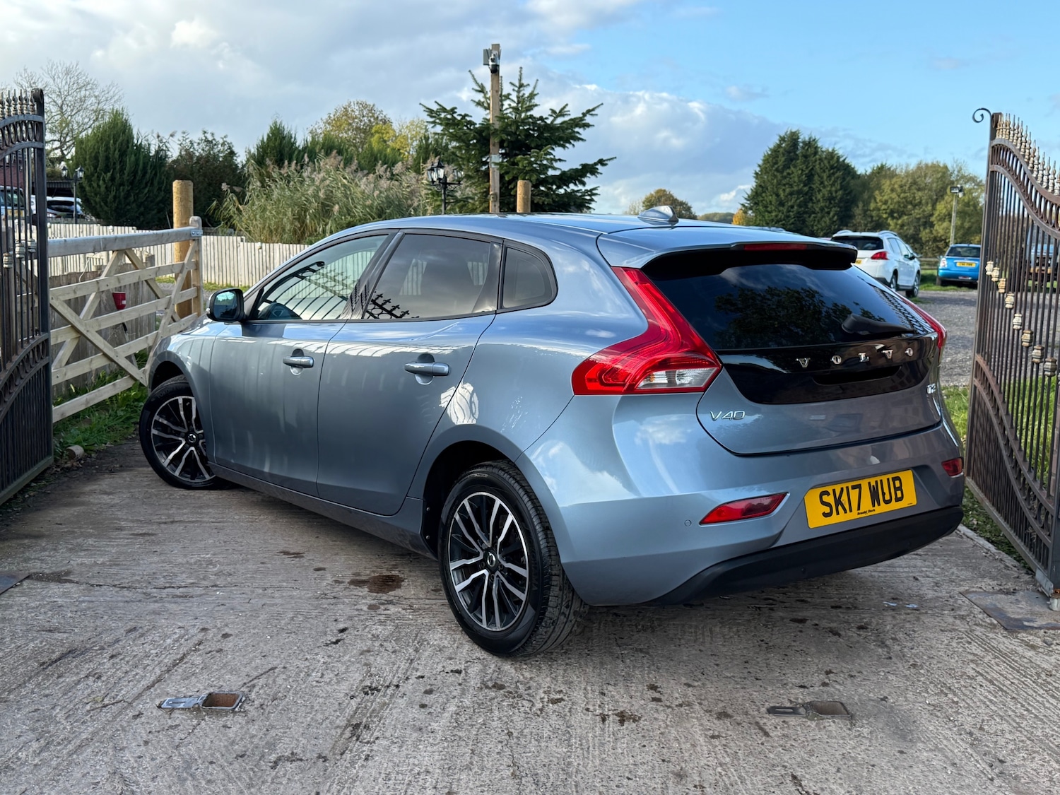 Used Volvo V40 2017 for sale - 76401892: Photo 5