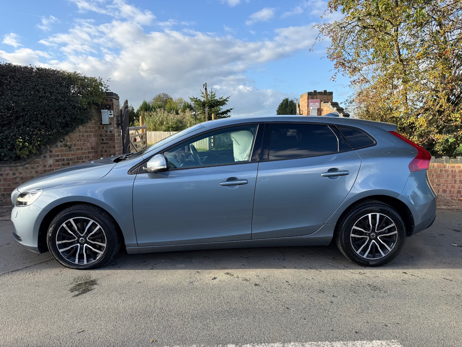 Used Volvo V40 2017 for sale - 76401892: Photo 7