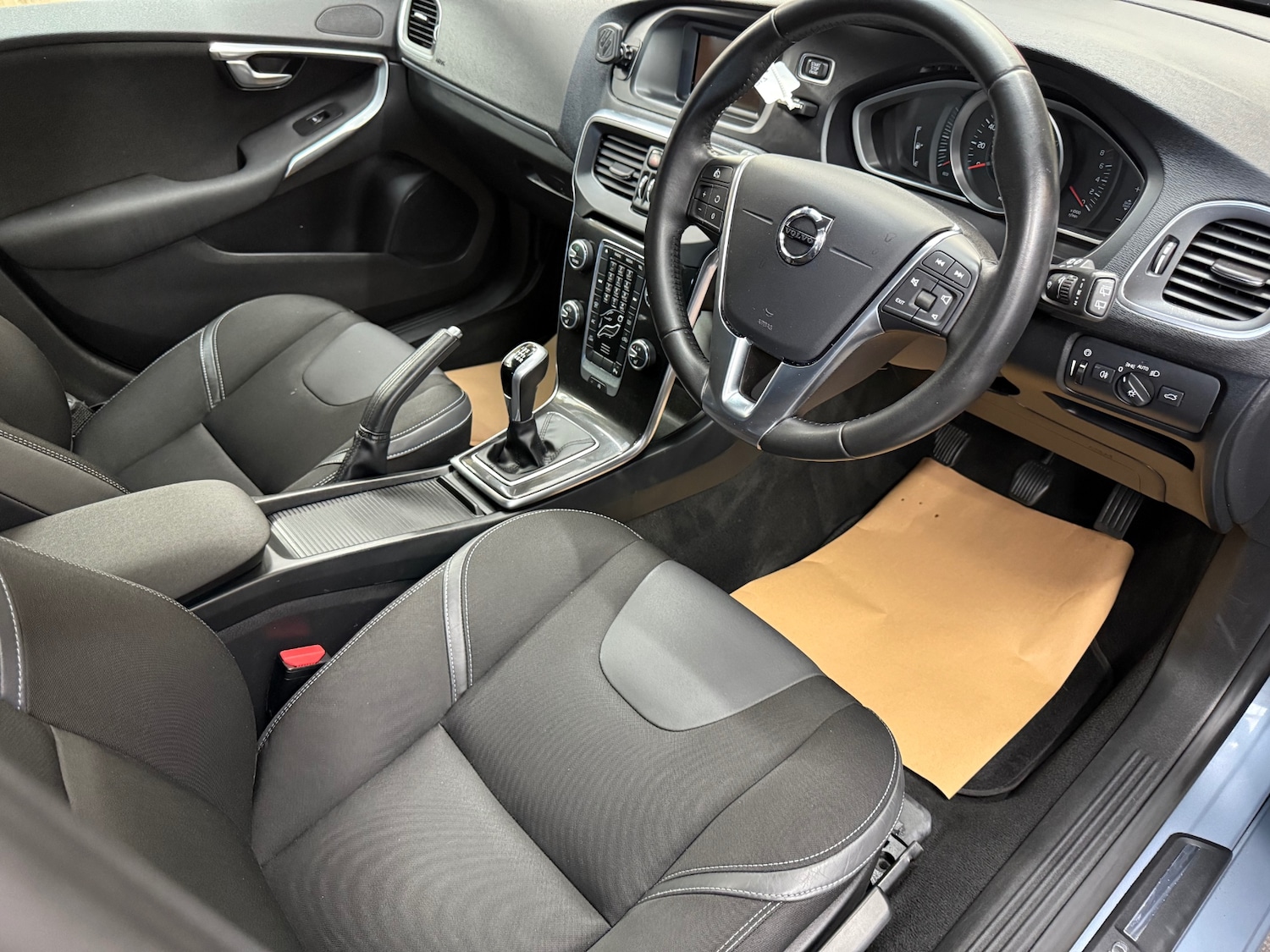 Used Volvo V40 2017 for sale - 76401892: Photo 9