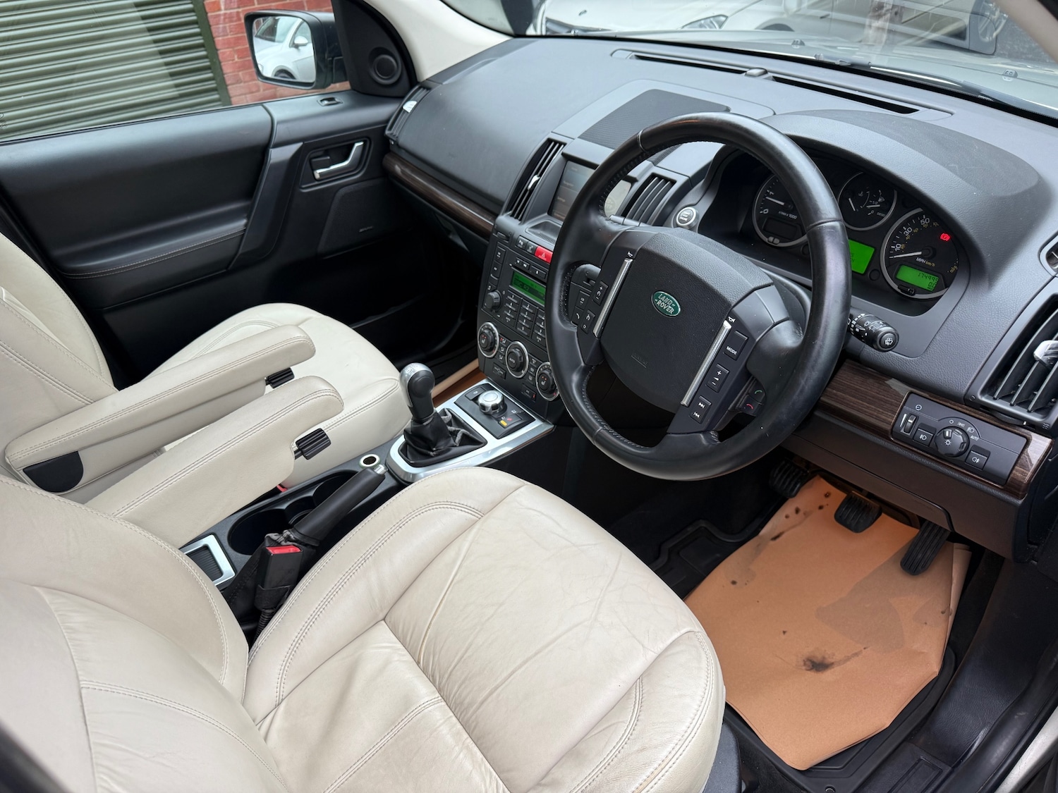 Used Land Rover Freelander 2011 for sale - 76542528: Photo 9