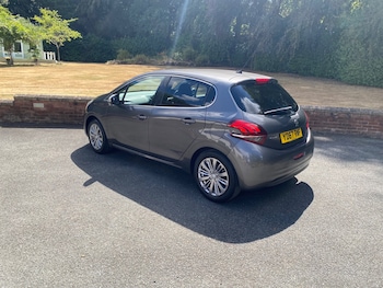 Used Peugeot 208 2017 for sale - 79383232: Photo