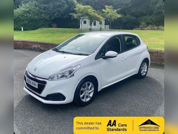 Used Peugeot 208 2015 for sale - 79761921: Photo