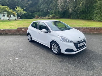 Used Peugeot 208 2015 for sale - 79761921: Photo