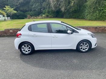 Used Peugeot 208 2015 for sale - 79761921: Photo