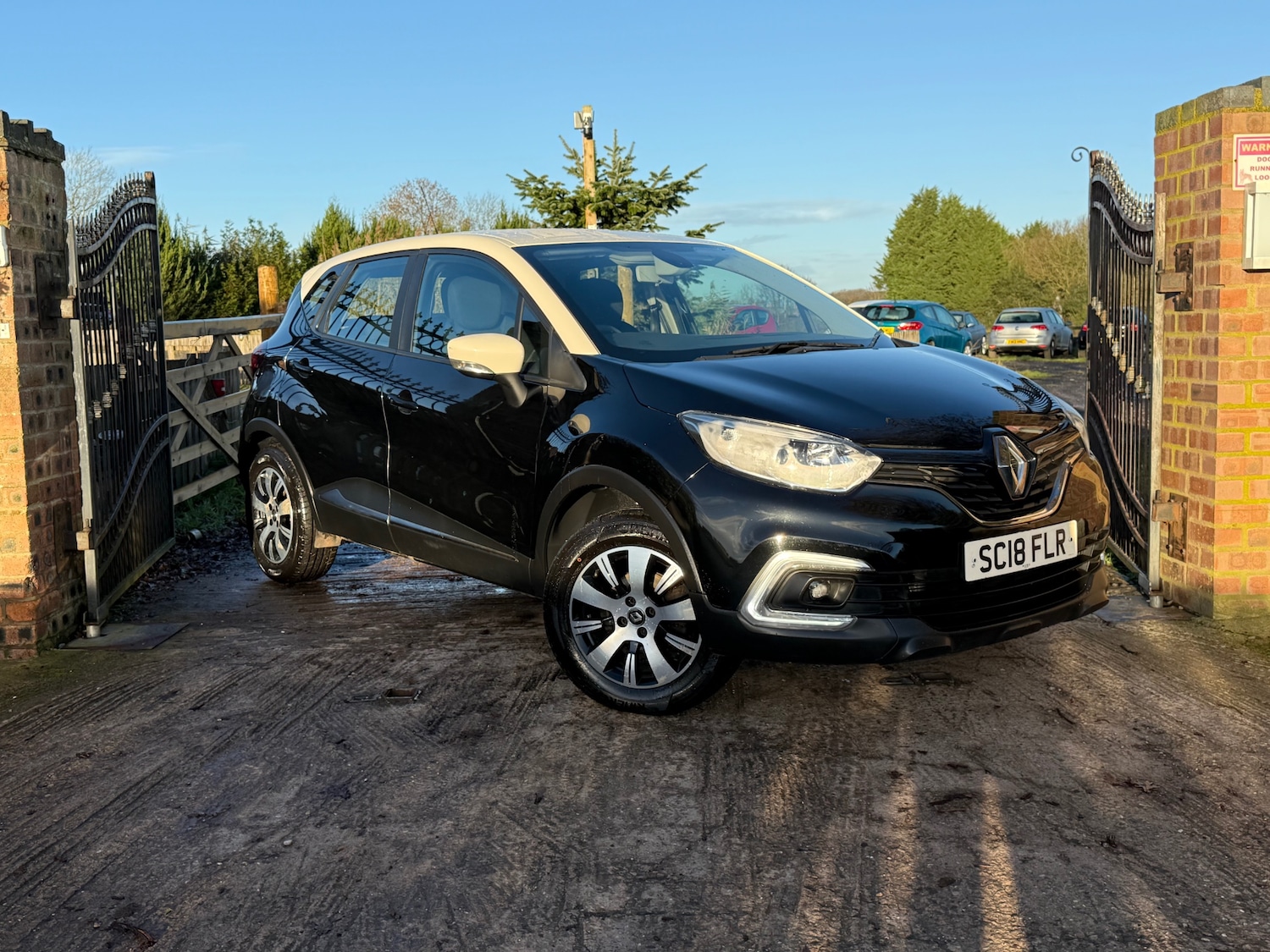 Used Renault Captur 2018 for sale - 76778335: Photo 3