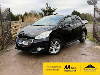 Used Peugeot 208 2013 for sale - 77234511: Photo