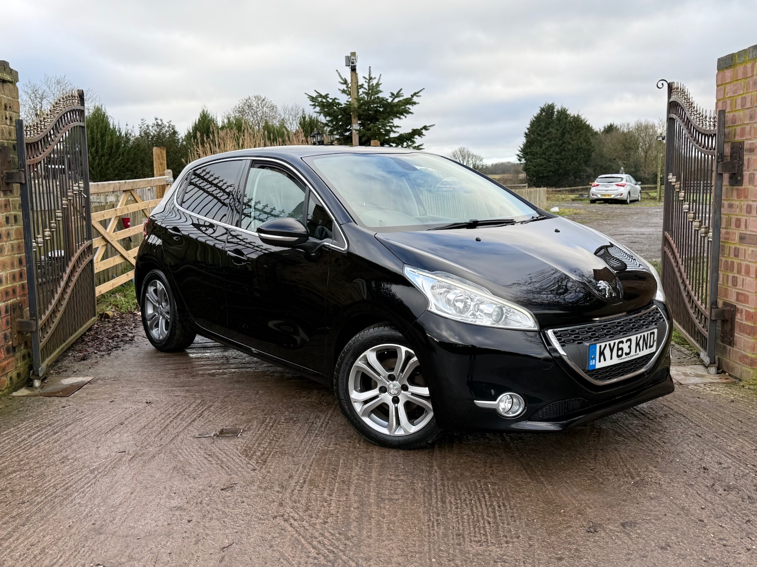 Used Peugeot 208 2013 for sale - 77234511: Photo 2