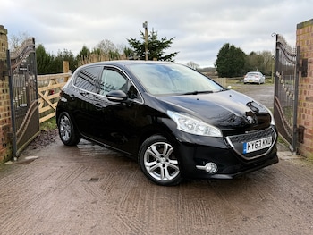 Used Peugeot 208 2013 for sale - 77234511: Photo