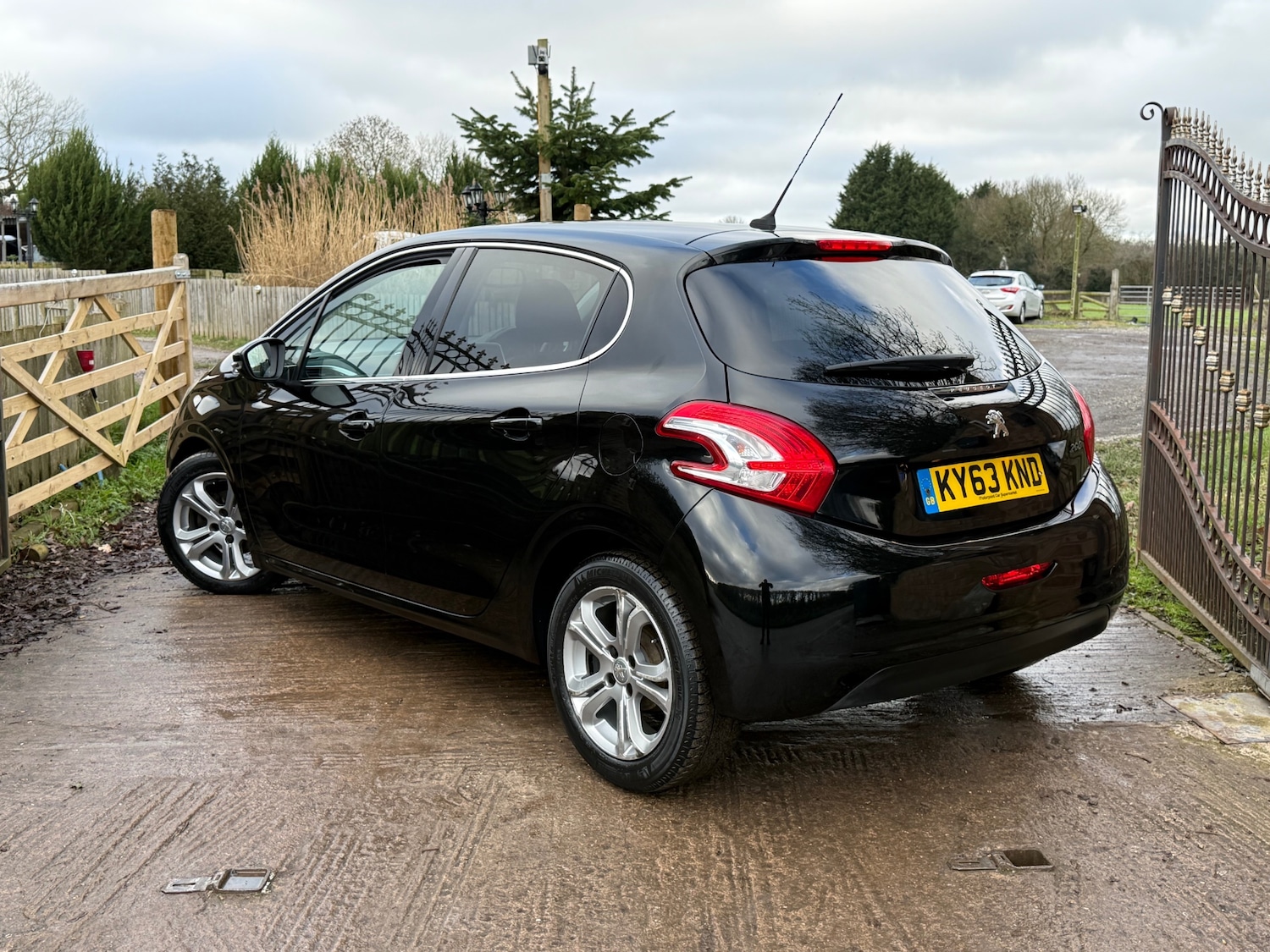 Used Peugeot 208 2013 for sale - 77234511: Photo 4