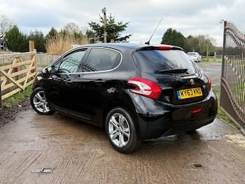Used Peugeot 208 2013 for sale - 77234511: Photo