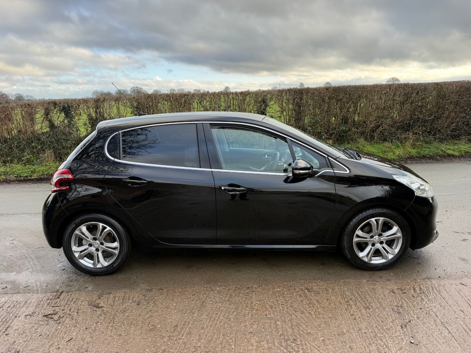Used Peugeot 208 2013 for sale - 77234511: Photo 5