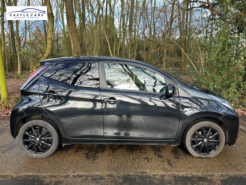 Used Toyota AYGO 2017 for sale - 77962708: Photo 2