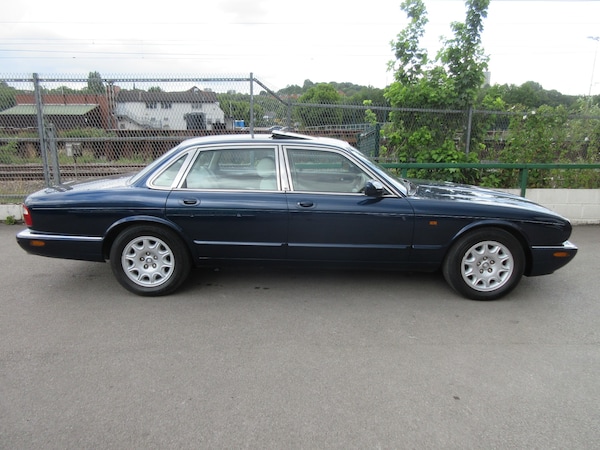 Used Jaguar XJ 2001 for sale - 75592403: Photo 2