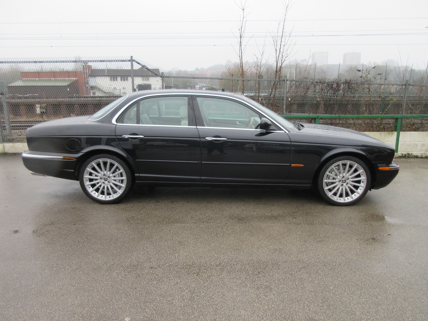 Used Jaguar XJ 2003 for sale - 78025828: Photo 2
