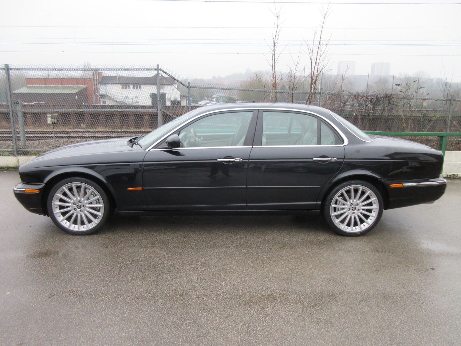 Used Jaguar XJ 2003 for sale - 78025828: Photo 3