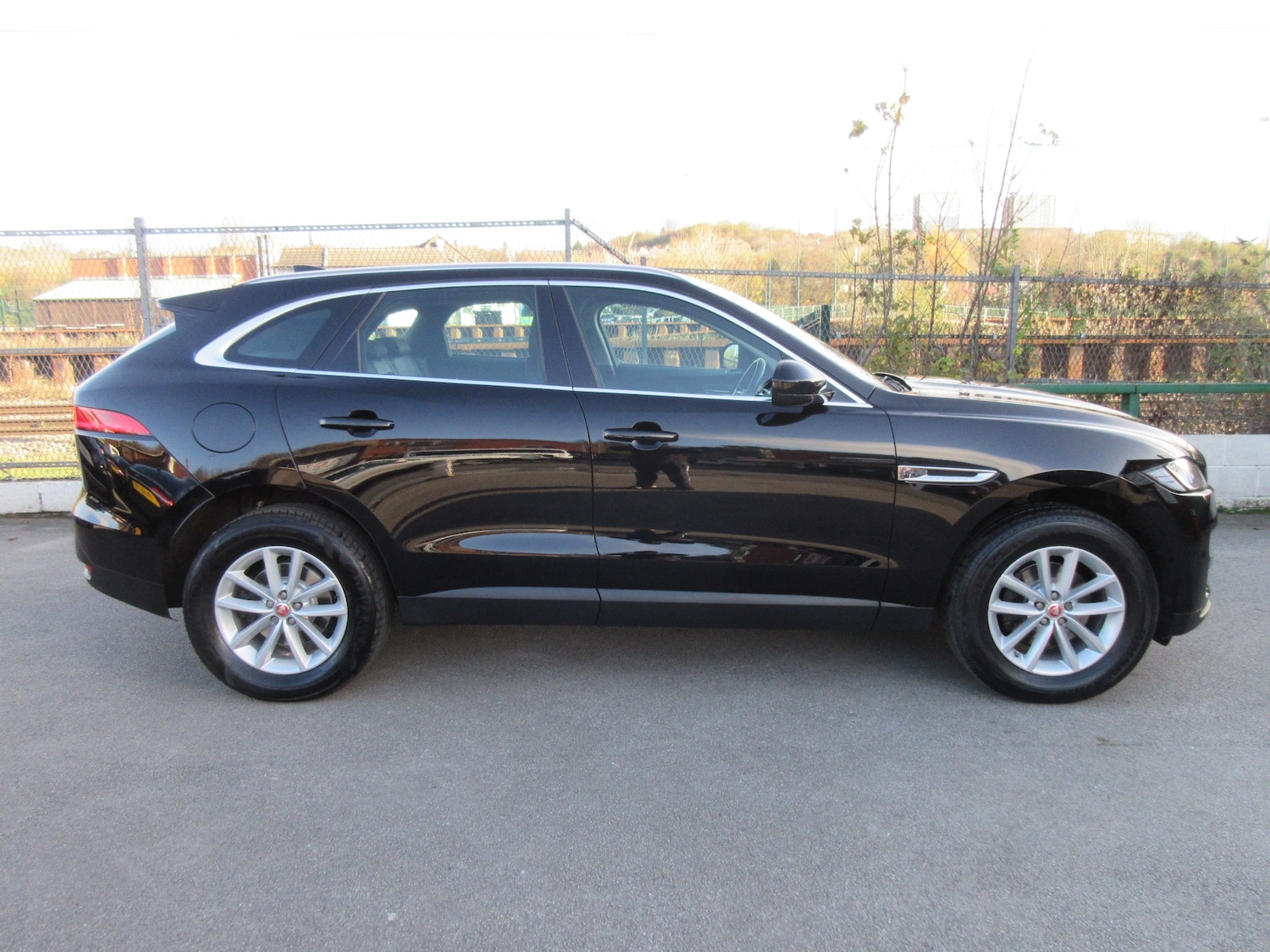 Used Jaguar F-Pace 2018 for sale - 76969435: Photo 2