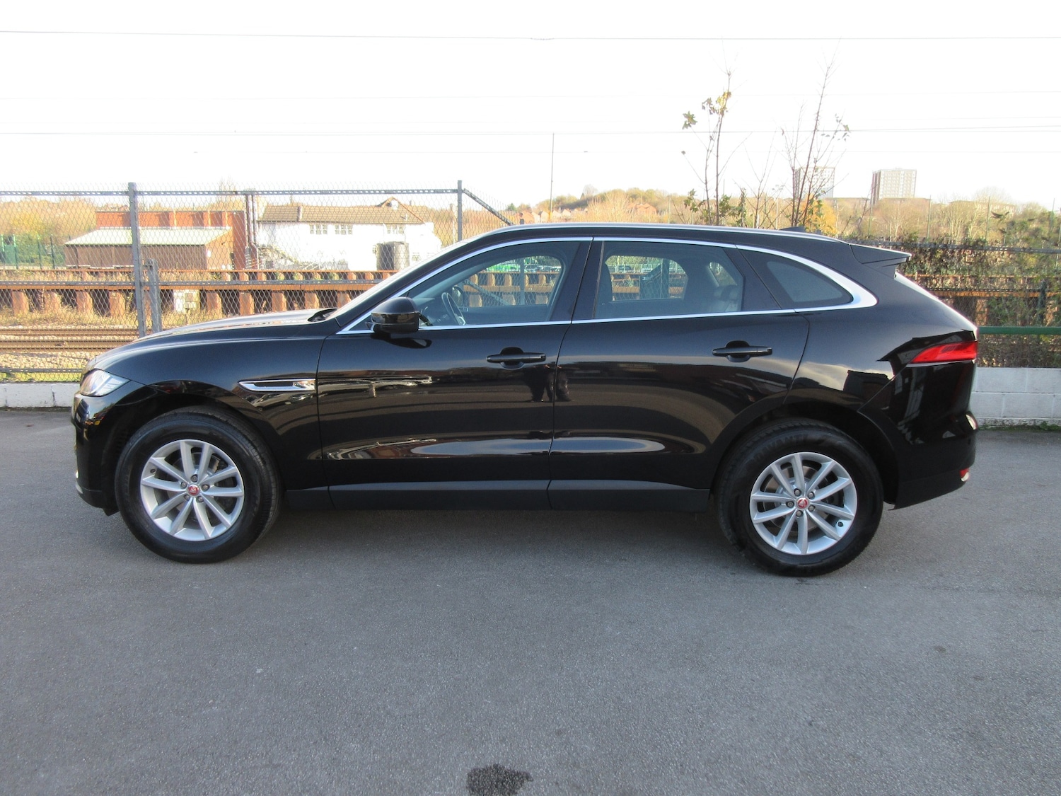 Used Jaguar F-Pace 2018 for sale - 76969435: Photo 3
