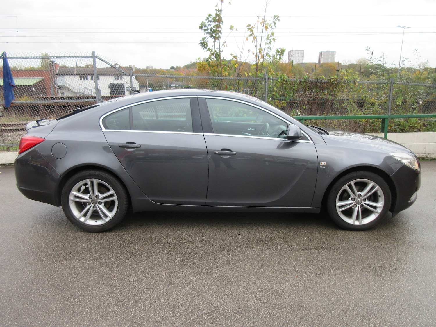 Used Vauxhall Insignia 2010 for sale - 76449330: Photo 2