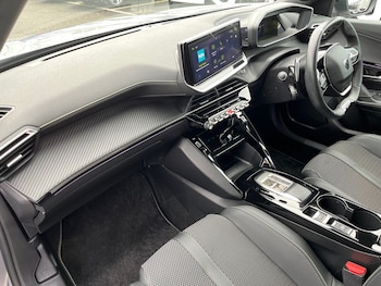 Used Peugeot 2008 2024 for sale - 77700642: Photo