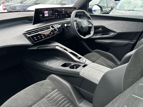 Used Peugeot 3008 2024 for sale - 76299989: Photo 2