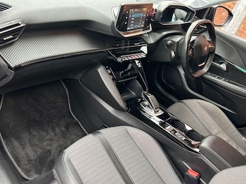 Used Peugeot E-208 2022 for sale - 77458808: Photo