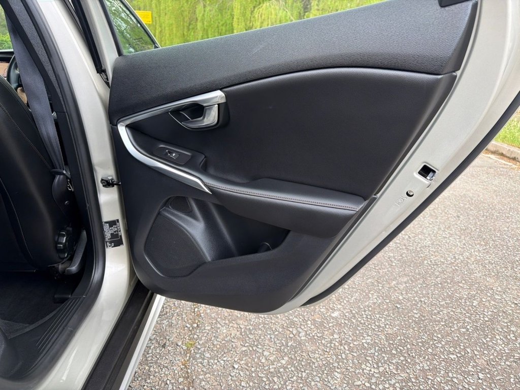 Used Volvo V40 2017 for sale - 78213010: Photo 27