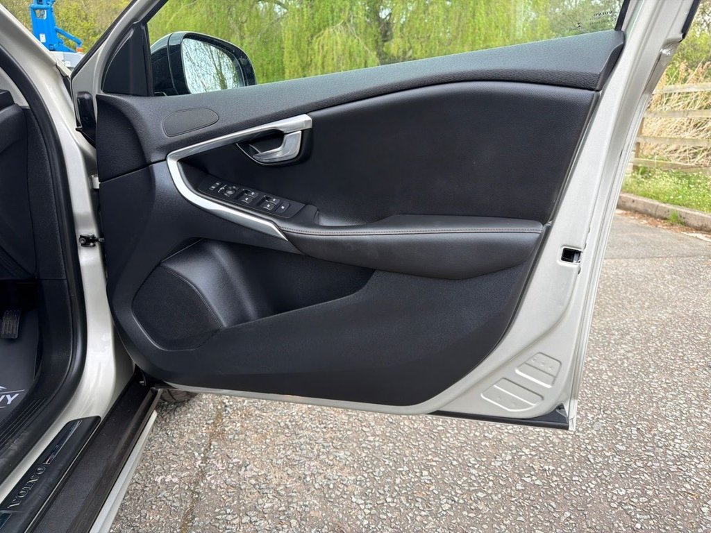 Used Volvo V40 2017 for sale - 78213010: Photo 28