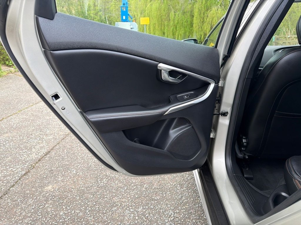 Used Volvo V40 2017 for sale - 78213010: Photo 30