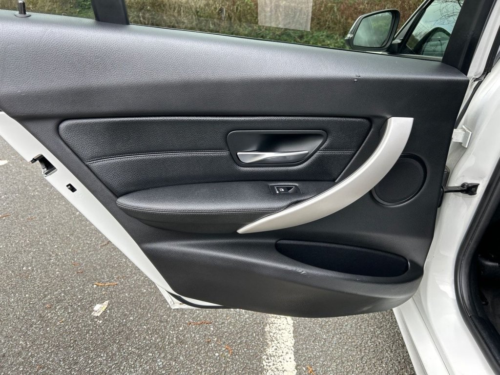 Used BMW 3 Series 2017 for sale - 77919935: Photo 27