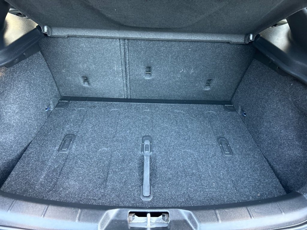 Used Volvo V40 2018 for sale - 77089037: Photo 30