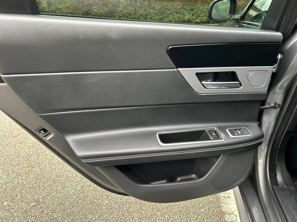 Used Jaguar XF 2018 for sale - 77795040: Photo 29